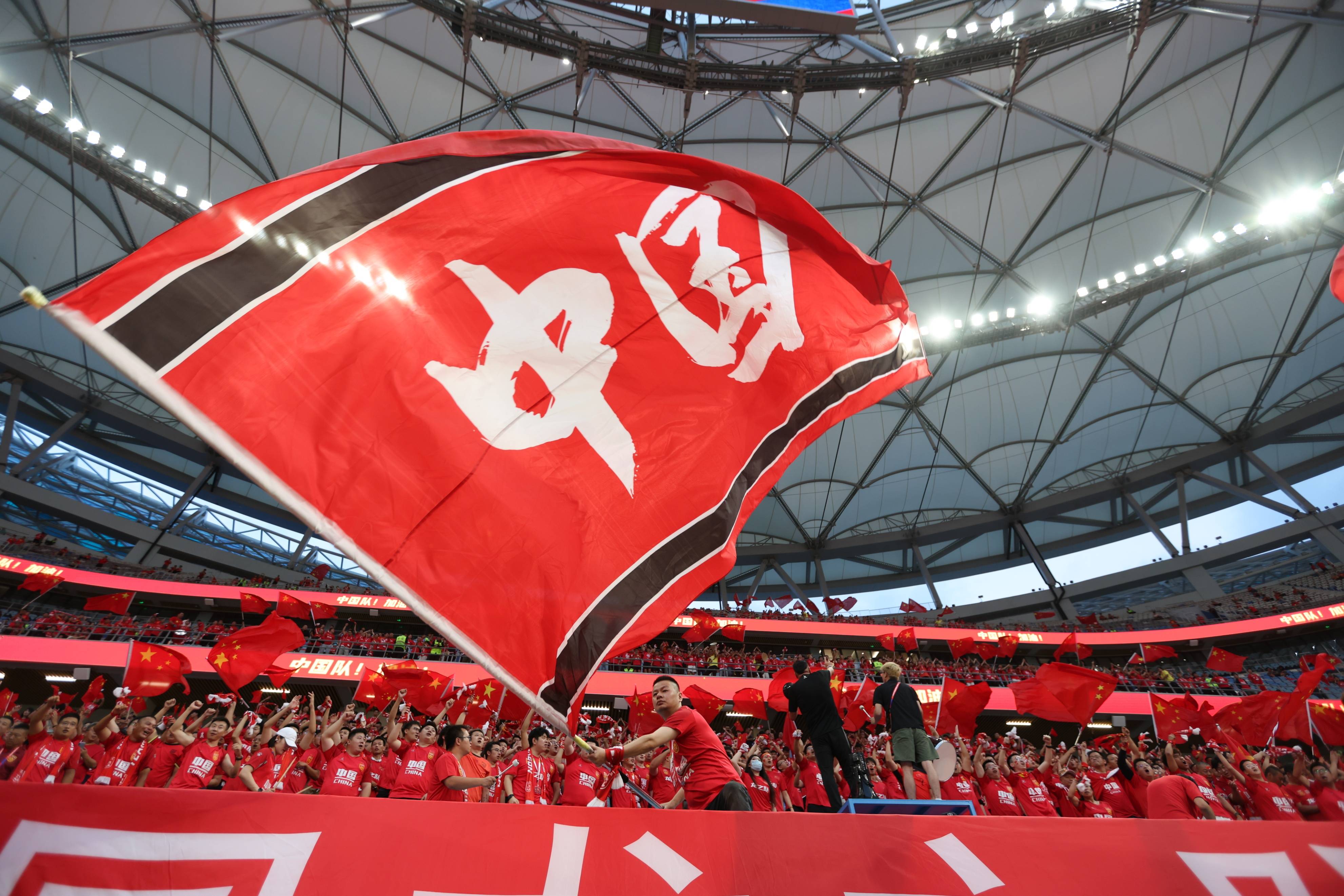 山东泰山训练开放日，国际比赛日单刀错失引欢呼，中超在即，细节决定成败的简单介绍