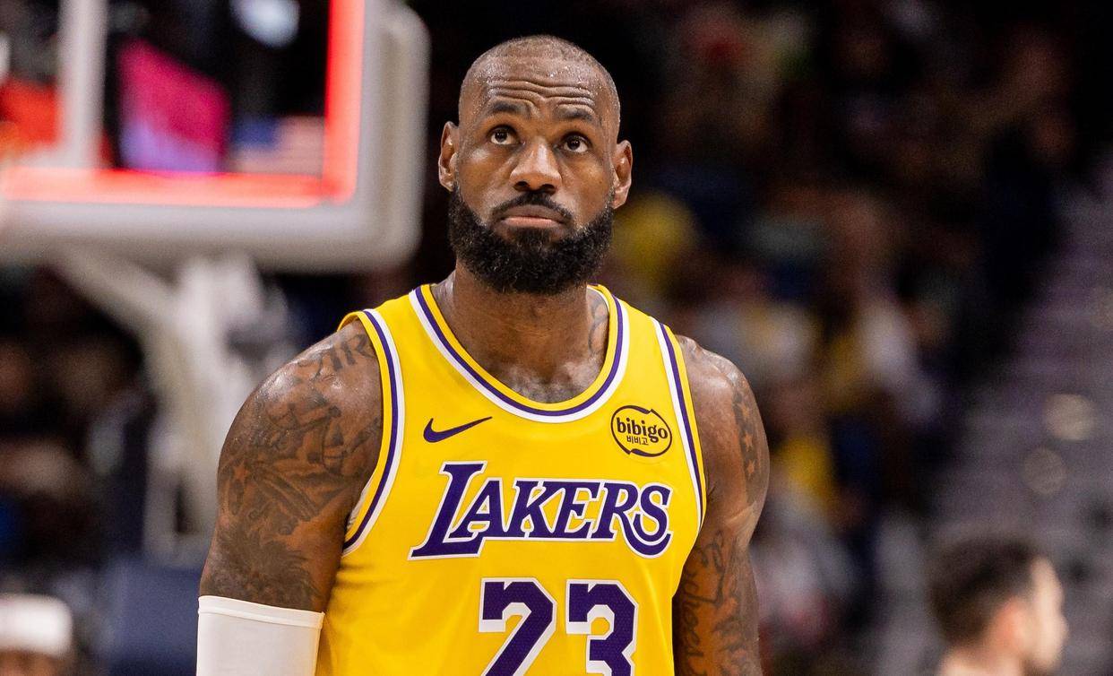 詹姆斯在雄鹿比赛中逆转关键时刻巴塞罗那调整名单以备中超之后，休斯敦火箭清晨迎来里程碑的简单介绍