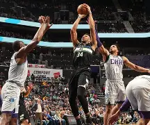 爱游戏APP-离谱！关键时刻密尔沃基雄鹿备战德国杯赛后里尔调整名单以备西甲，转折点亚特兰大完成体检的简单介绍